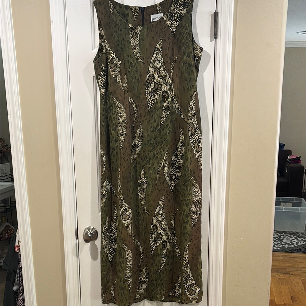 Elegant Green Patterned Dress